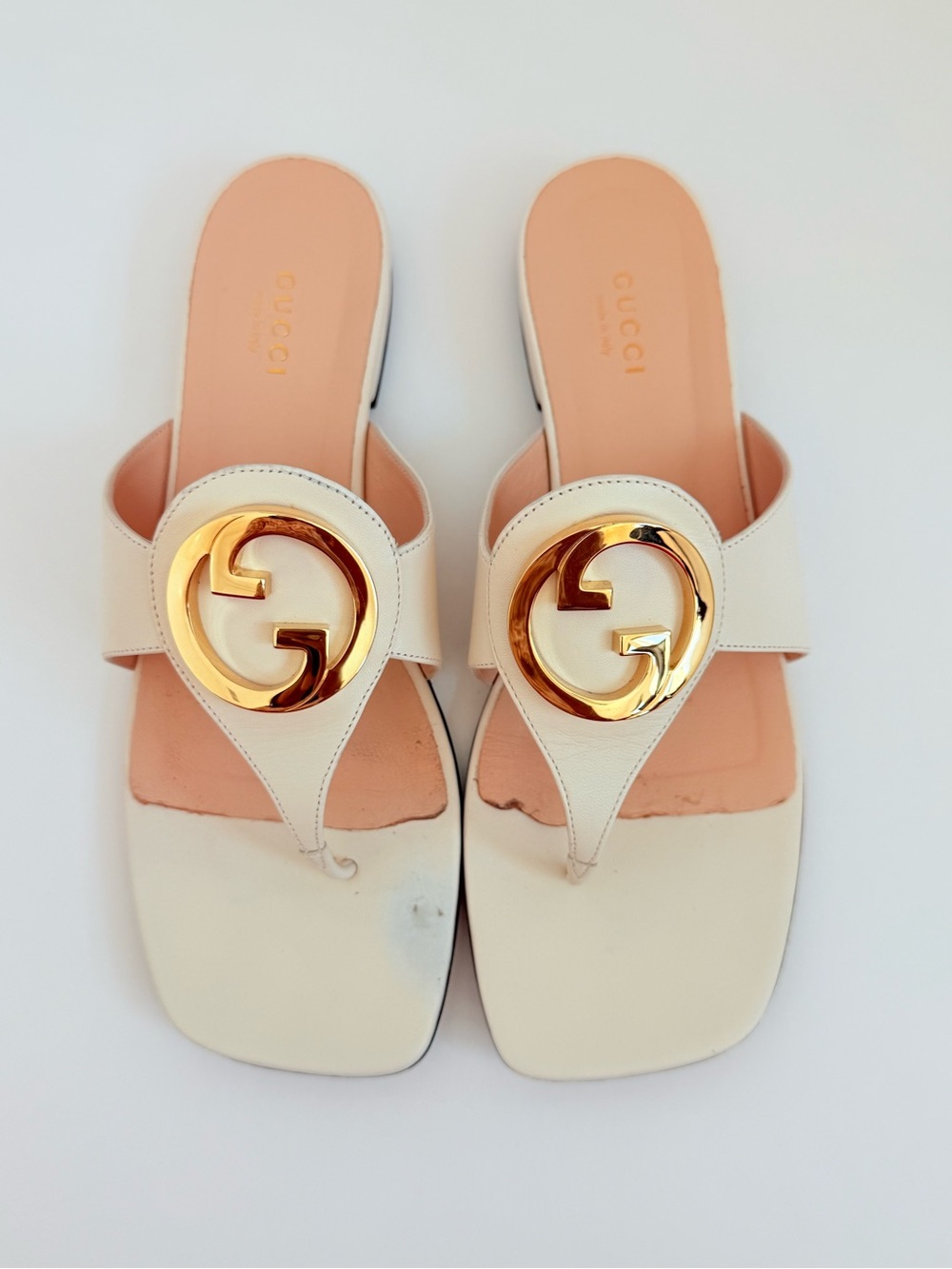 Gucci Blondie Mystic White Leather Interlocking G Thong Sandals 39.5